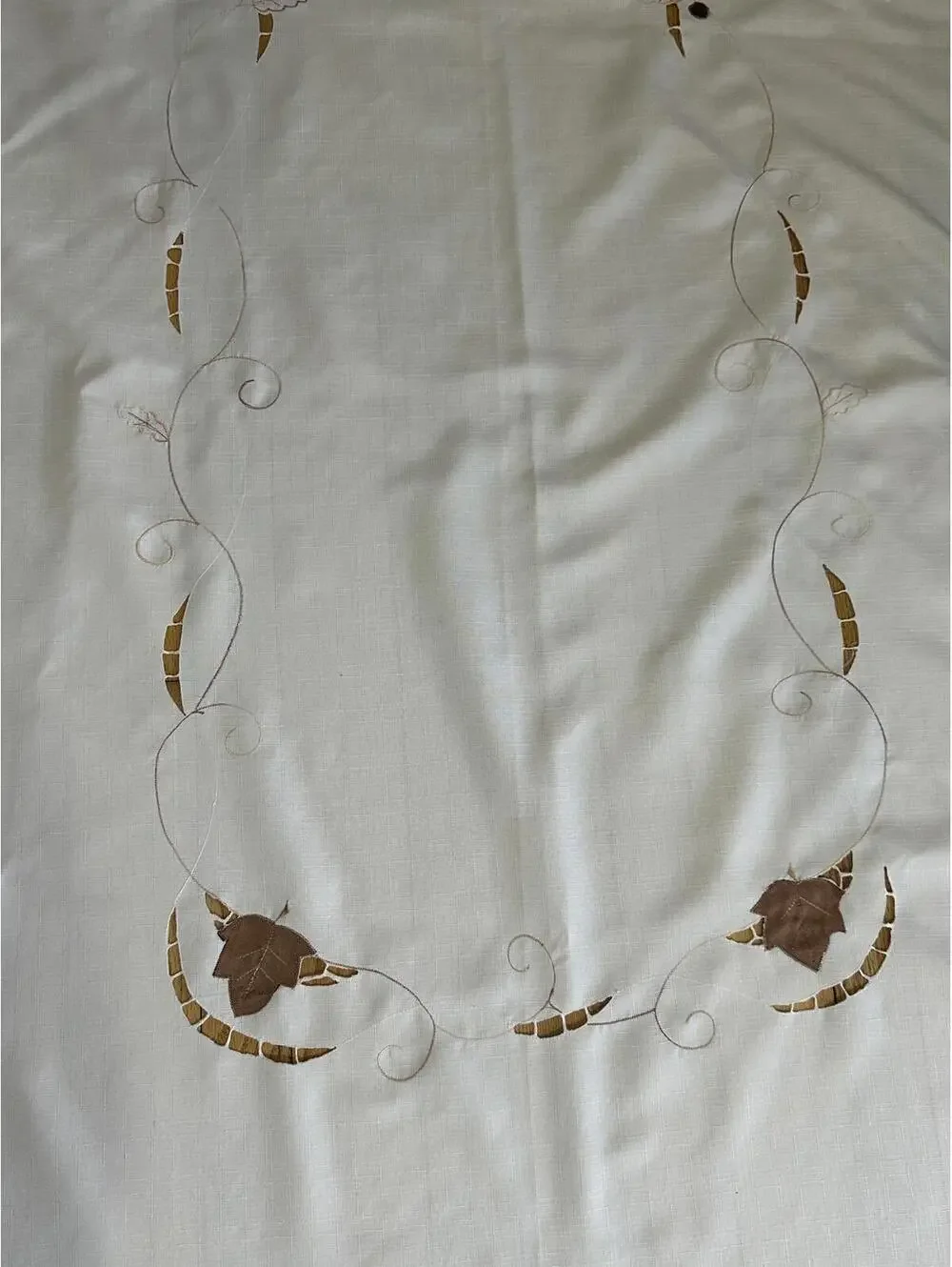 Vintage 100x58 Fall Leaf Appliqué Cutwork Tablecloth Harvest Decor